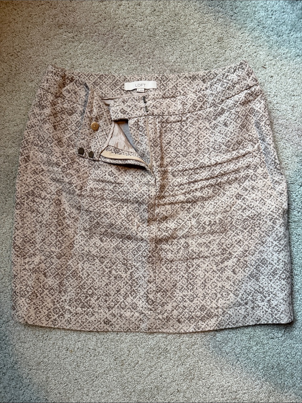 LOFT Taupe Floral Jacquard Mini Skirt – Size 10